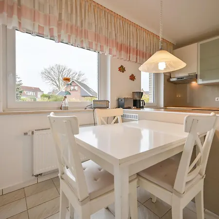 Finkenweg 3 *