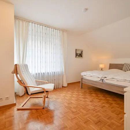 Finkenweg 3 *